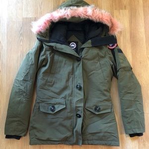 Canada Goose Montebello parka with interchangable coyote fur trim size Small